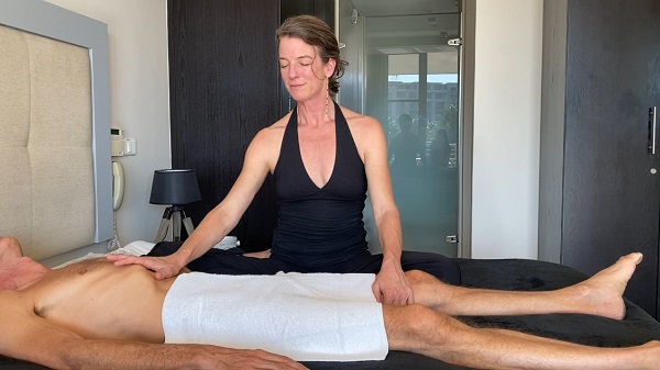 Keo-dai-thoi-gian-quan-he-cua-nam-gioi-voi-phuong-phap-massage-lingam