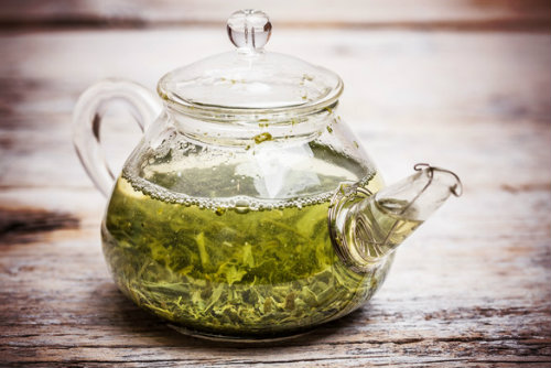 uống trà xanh để giảm cân3