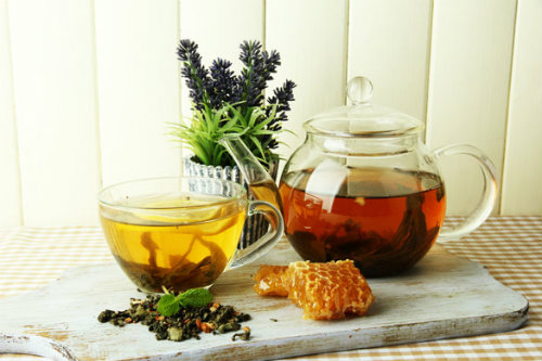 uống trà xanh để giảm cân