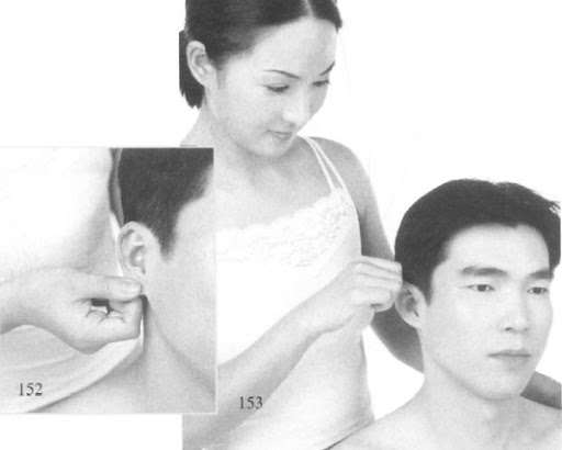 xoa-bop-va-bam-huyet-o-vanh-tai-co-tac-dung-gi-1